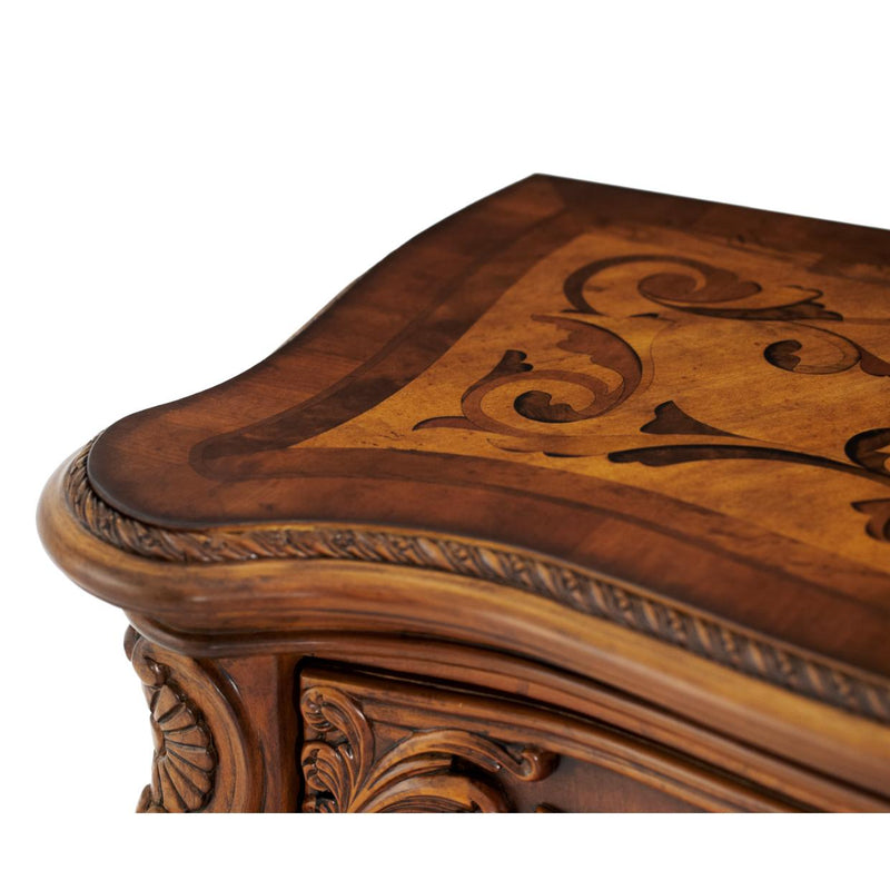 Michael Amini Palais Royale 8-Drawer Dresser 71050-35 IMAGE 5