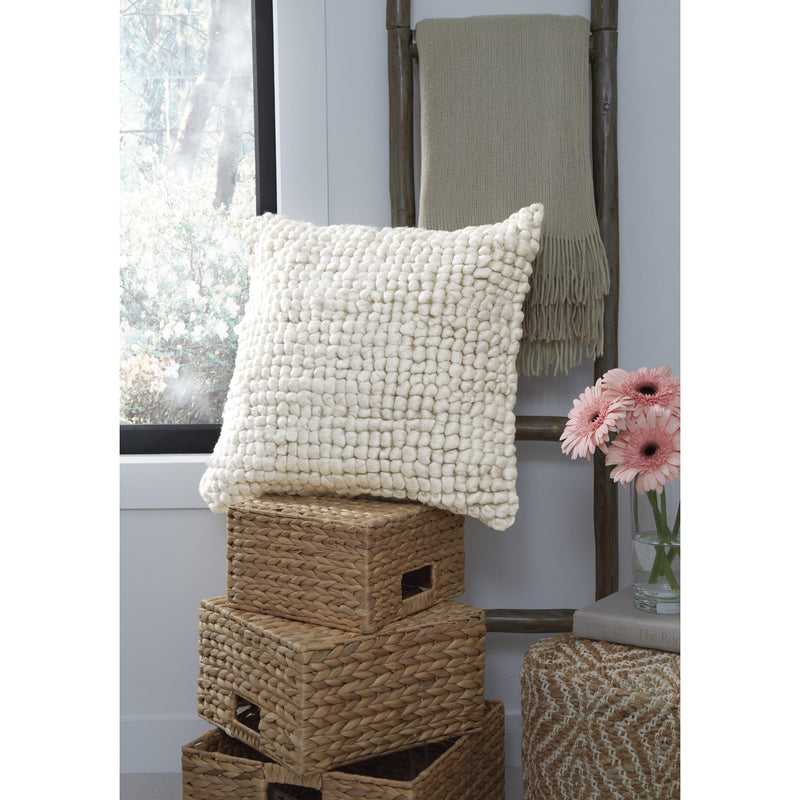  Signature Design by Ashley Aavie A1000956 Pillow IMAGE 4